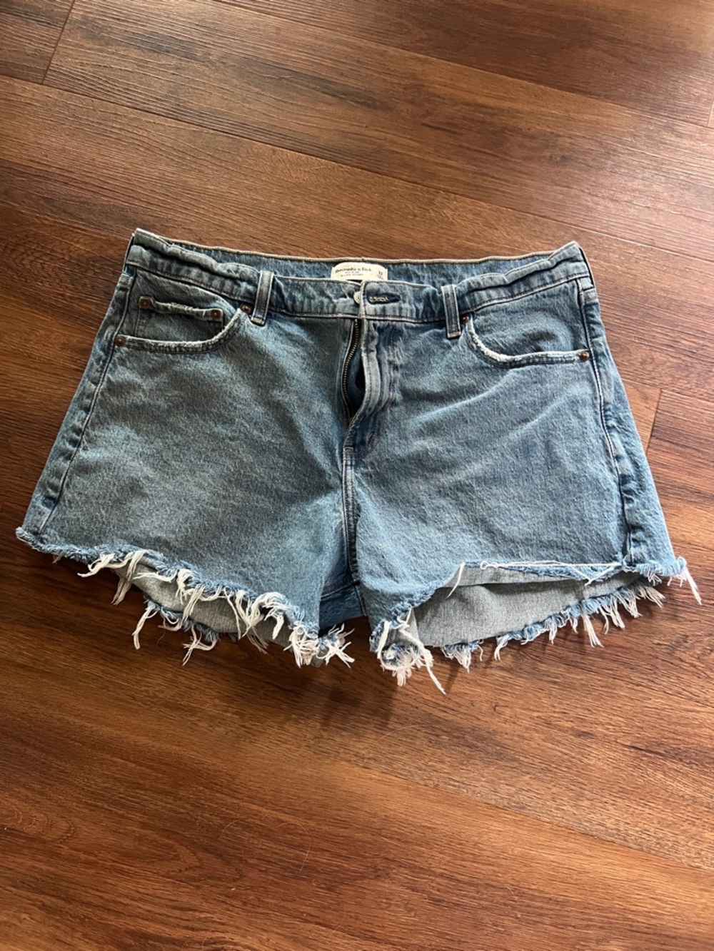 Abercrombie mid rise a line short